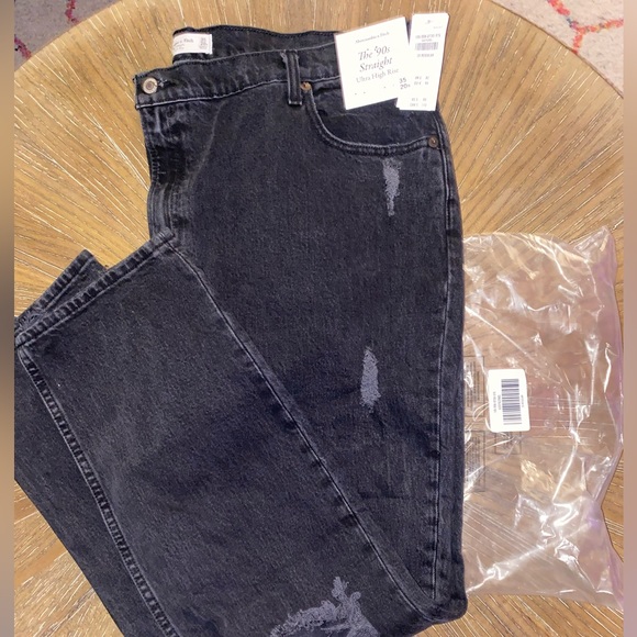 Abercrombie & Fitch Ultra High Rise 90s Straight Jean - Picture 3 of 3